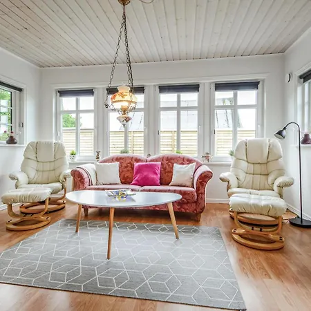 Stunning In With 2 Bedrooms And Wifi *